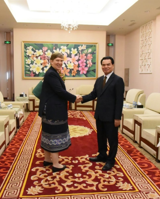 Australian Ambassador pays farewell call on Dr Phet Phomphiphak, discusses Laos&rsquo; development priorities